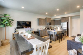 Garden City Townhome, Close to Parks and Downtown!